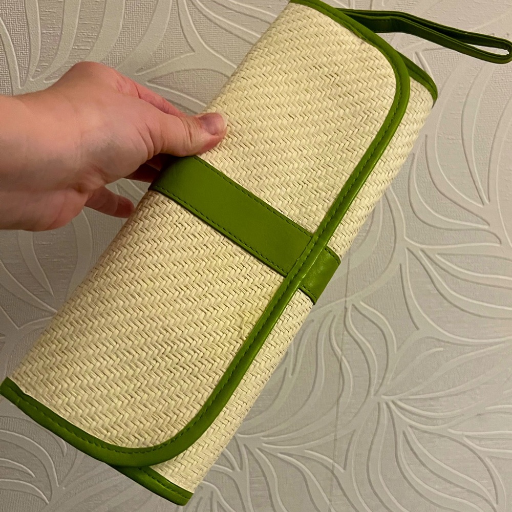 Summery Rattan Vintage Clutch with green pleather trim